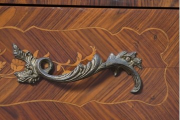 イタリアヴィンテージ　美品　象嵌の華やかな意匠が魅力のライティングビューロー　(S-090724)