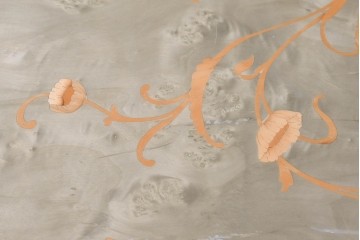 イタリアヴィンテージ　1980年から1990年頃　華やかな装飾と象嵌が目を引くエレガントなチェスト　(S-090725)