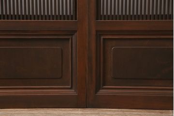 昭和初期の格子戸2枚をリペア&カスタム!設置場所に合わせてリサイズ。麻の葉模様ガラス、すりガラスを入れ替え。現状に近しい色味に着色し仕上げ。(引き戸、建具)