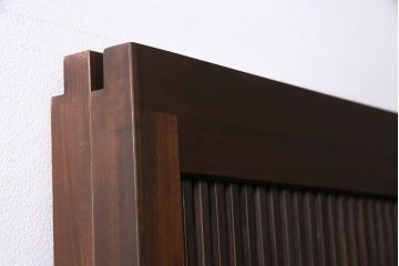 昭和初期の格子戸2枚をリペア&カスタム!設置場所に合わせてリサイズ。麻の葉模様ガラス、すりガラスを入れ替え。現状に近しい色味に着色し仕上げ。(引き戸、建具)