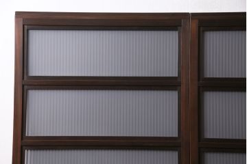 昭和初期の格子戸2枚をリペア&カスタム!設置場所に合わせてリサイズ。麻の葉模様ガラス、すりガラスを入れ替え。現状に近しい色味に着色し仕上げ。(引き戸、建具)