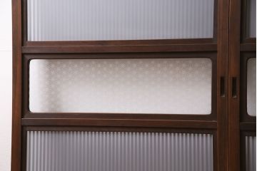 昭和初期の格子戸2枚をリペア&カスタム!設置場所に合わせてリサイズ。麻の葉模様ガラス、すりガラスを入れ替え。現状に近しい色味に着色し仕上げ。(引き戸、建具)
