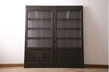 明治大正期の蔵戸をリペア&カスタム!2枚に分割。設置場所に合わせてリサイズ。戸車、引き手を取り付け。すりガラスを組み入れ。外部用塗装で仕上げ。(玄関戸、引き戸、建具)