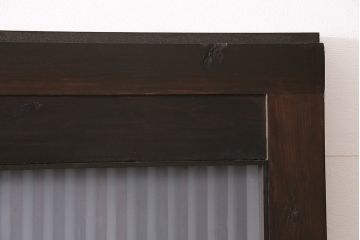明治大正期の蔵戸をリペア&カスタム!2枚に分割。設置場所に合わせてリサイズ。戸車、引き手を取り付け。すりガラスを組み入れ。外部用塗装で仕上げ。(玄関戸、引き戸、建具)