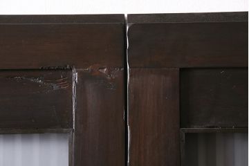 明治大正期の蔵戸をリペア&カスタム!2枚に分割。設置場所に合わせてリサイズ。戸車、引き手を取り付け。すりガラスを組み入れ。外部用塗装で仕上げ。(玄関戸、引き戸、建具)