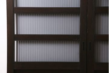 明治大正期の蔵戸をリペア&カスタム!2枚に分割。設置場所に合わせてリサイズ。戸車、引き手を取り付け。すりガラスを組み入れ。外部用塗装で仕上げ。(玄関戸、引き戸、建具)
