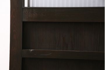 明治大正期の蔵戸をリペア&カスタム!2枚に分割。設置場所に合わせてリサイズ。戸車、引き手を取り付け。すりガラスを組み入れ。外部用塗装で仕上げ。(玄関戸、引き戸、建具)