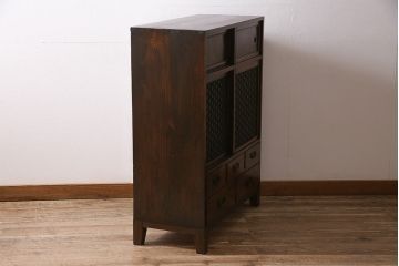 茶箪笥をリペア&カスタム!ガラス戸へ組子細工を組み入れ。木製脚を取り付け。1トーン落ち着いた色味に着色し仕上げ。(収納棚、戸棚、サイドボード)