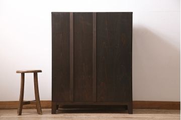 茶箪笥をリペア&カスタム!ガラス戸へ組子細工を組み入れ。木製脚を取り付け。1トーン落ち着いた色味に着色し仕上げ。(収納棚、戸棚、サイドボード)