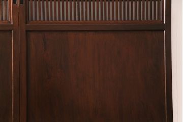明治大正期の帯戸2枚をリペア&カスタム!設置場所に合わせてリサイズ。裏面のガラスを入れ替え。現状に近しい色味に着色し仕上げ。(引き戸、建具)