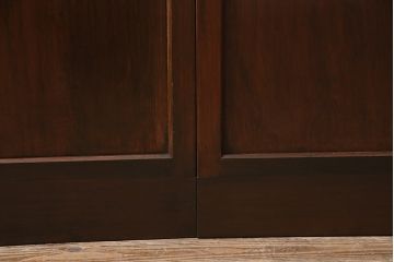 明治大正期の帯戸2枚をリペア&カスタム!設置場所に合わせてリサイズ。裏面のガラスを入れ替え。現状に近しい色味に着色し仕上げ。(引き戸、建具)