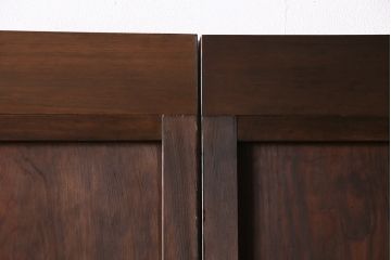 明治大正期の帯戸2枚をリペア&カスタム!設置場所に合わせてリサイズ。裏面のガラスを入れ替え。現状に近しい色味に着色し仕上げ。(引き戸、建具)