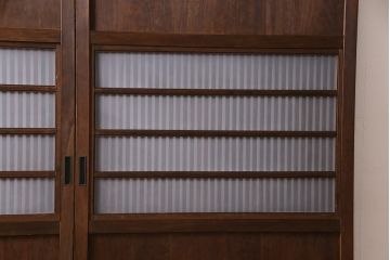 明治大正期の帯戸2枚をリペア&カスタム!設置場所に合わせてリサイズ。裏面のガラスを入れ替え。現状に近しい色味に着色し仕上げ。(引き戸、建具)