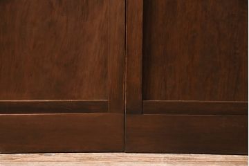 明治大正期の帯戸2枚をリペア&カスタム!設置場所に合わせてリサイズ。裏面のガラスを入れ替え。現状に近しい色味に着色し仕上げ。(引き戸、建具)