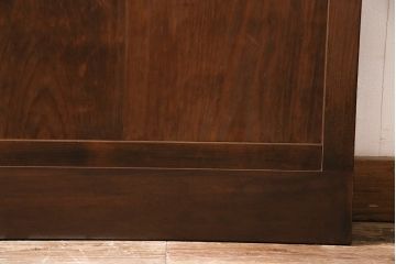 明治大正期の帯戸2枚をリペア&カスタム!設置場所に合わせてリサイズ。裏面のガラスを入れ替え。現状に近しい色味に着色し仕上げ。(引き戸、建具)