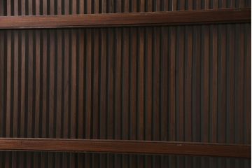 明治期の蔵戸をリペア&カスタム!可動部の調整。木部の補修。格子裏に強化ガラスを組み入れ。(玄関戸、引き戸、建具)