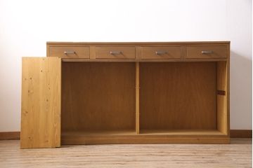 戸棚をリペア&カスタム!板戸をガラス戸へ変更。棚はセパレートさせ、可動式の棚板を設置。天板の補強。引き出しの底板を張り替え。(収納棚、キャビネット、サイドボード、飾り棚)