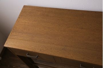 戸棚をリペア&カスタム!板戸をガラス戸へ変更。棚はセパレートさせ、可動式の棚板を設置。天板の補強。引き出しの底板を張り替え。(収納棚、キャビネット、サイドボード、飾り棚)