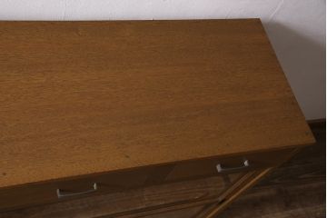 戸棚をリペア&カスタム!板戸をガラス戸へ変更。棚はセパレートさせ、可動式の棚板を設置。天板の補強。引き出しの底板を張り替え。(収納棚、キャビネット、サイドボード、飾り棚)