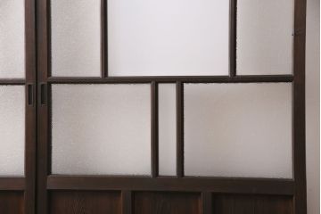 昭和初期のガラス戸2枚をリペア&カスタム!設置場所に合わせてリサイズ。戸車を取り付け。濃い茶色で着色し仕上げ。(引き戸、建具)