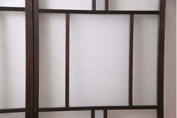 昭和初期のガラス戸2枚をリペア&カスタム!設置場所に合わせてリサイズ。戸車を取り付け。濃い茶色で着色し仕上げ。(引き戸、建具)
