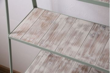 アイアンラックをリペア&カスタム!アイアン部分はくすんだグリーン、棚板は茶色がかったアイボリーでペイント仕上げ。(オープンラック、シェルフ、飾り棚)