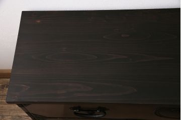 アンティーク仙台箪笥をリペア&カスタム!奥行きをリサイズ。引き出しの底板を張り替え。天板と木製脚を取り付け。1トーン落ち着いた色味に着色し仕上げ。(収納箪笥、衣装箪笥、引き出し、リビングボード)