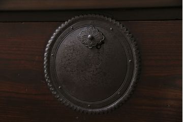 アンティーク仙台箪笥をリペア&カスタム!奥行きをリサイズ。引き出しの底板を張り替え。天板と木製脚を取り付け。1トーン落ち着いた色味に着色し仕上げ。(収納箪笥、衣装箪笥、引き出し、リビングボード)
