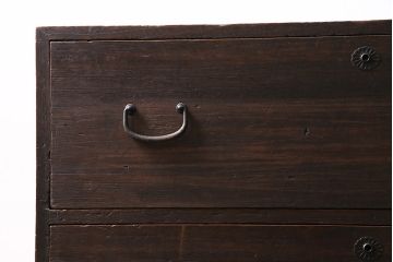 重ね箪笥の見た目を変えずに綺麗にリペア!傷んだ木部の補修。可動部の調整。天板の補強。現状に近しい色味に着色し仕上げ。(衣装箪笥、収納箪笥、引き出し)