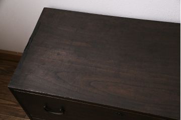 重ね箪笥の見た目を変えずに綺麗にリペア!傷んだ木部の補修。可動部の調整。天板の補強。現状に近しい色味に着色し仕上げ。(衣装箪笥、収納箪笥、引き出し)