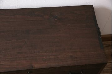 重ね箪笥の見た目を変えずに綺麗にリペア!傷んだ木部の補修。可動部の調整。天板の補強。現状に近しい色味に着色し仕上げ。(衣装箪笥、収納箪笥、引き出し)