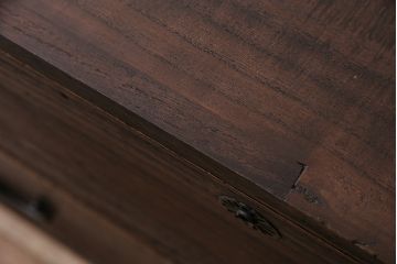 重ね箪笥の見た目を変えずに綺麗にリペア!傷んだ木部の補修。可動部の調整。天板の補強。現状に近しい色味に着色し仕上げ。(衣装箪笥、収納箪笥、引き出し)