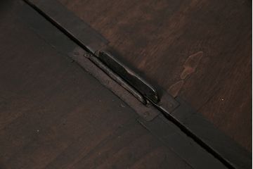 重ね箪笥の見た目を変えずに綺麗にリペア!傷んだ木部の補修。可動部の調整。天板の補強。現状に近しい色味に着色し仕上げ。(衣装箪笥、収納箪笥、引き出し)