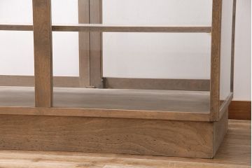 大型ガラスケースをリペア&カスタム!ストリップド(剥離)加工。ハンガーポールを可動式に変更。(ショーケース、陳列棚)