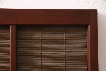 御簾戸4枚をリペア&カスタム!上下に分割し8枚にリメイク。引き手を取り付け。すだれ以外の部分を赤味がかった茶色で着色し仕上げ。(建具、簾戸、簀戸、葭戸、夏戸、すど)