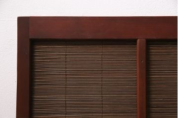 御簾戸4枚をリペア&カスタム!上下に分割し8枚にリメイク。引き手を取り付け。すだれ以外の部分を赤味がかった茶色で着色し仕上げ。(建具、簾戸、簀戸、葭戸、夏戸、すど)