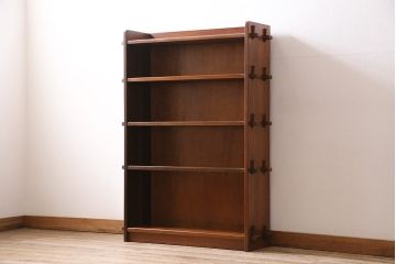 昭和中期の本棚の見た目を変えずに綺麗にリペア!クリーニング、ささくれ等の補修。赤味がかった茶色で着色し仕上げ。(オープンシェルフ、シェルフ)