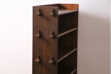 昭和中期の本棚の見た目を変えずに綺麗にリペア!クリーニング、ささくれ等の補修。赤味がかった茶色で着色し仕上げ。(オープンシェルフ、シェルフ)