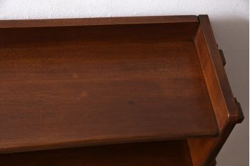 昭和中期の本棚の見た目を変えずに綺麗にリペア!クリーニング、ささくれ等の補修。赤味がかった茶色で着色し仕上げ。(オープンシェルフ、シェルフ)