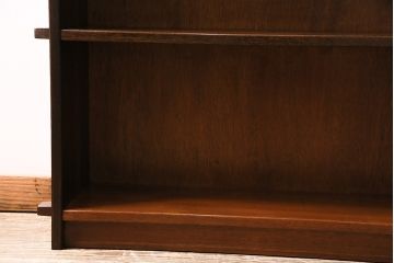 昭和中期の本棚の見た目を変えずに綺麗にリペア!クリーニング、ささくれ等の補修。赤味がかった茶色で着色し仕上げ。(オープンシェルフ、シェルフ)