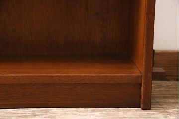 昭和中期の本棚の見た目を変えずに綺麗にリペア!クリーニング、ささくれ等の補修。赤味がかった茶色で着色し仕上げ。(オープンシェルフ、シェルフ)
