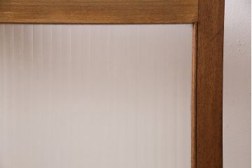 ガラス扉をリペア&カスタム!設置場所に合わせてリサイズ。上部のガラスのみクリアガラスへ入れ替え。鍵の取り付け。(ガラスドア、建具)