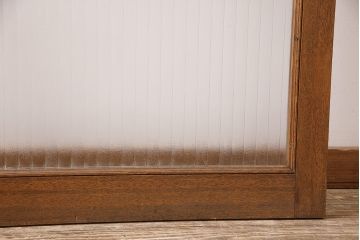 ガラス扉をリペア&カスタム!設置場所に合わせてリサイズ。上部のガラスのみクリアガラスへ入れ替え。鍵の取り付け。(ガラスドア、建具)
