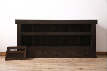 近江水屋箪笥の上段の見た目を変えずに綺麗にリペア!天板の補強。引き出し底板の張り替え。現状に近しい色味に着色し、ワックス仕上げ。(収納棚、食器棚、サイドボード、キャビネット)