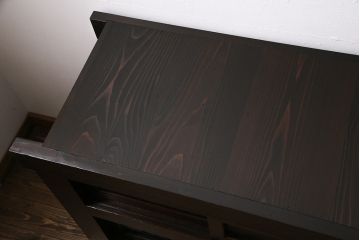 近江水屋箪笥の上段の見た目を変えずに綺麗にリペア!天板の補強。引き出し底板の張り替え。現状に近しい色味に着色し、ワックス仕上げ。(収納棚、食器棚、サイドボード、キャビネット)