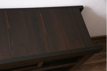 近江水屋箪笥の上段の見た目を変えずに綺麗にリペア!天板の補強。引き出し底板の張り替え。現状に近しい色味に着色し、ワックス仕上げ。(収納棚、食器棚、サイドボード、キャビネット)