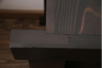 近江水屋箪笥の上段の見た目を変えずに綺麗にリペア!天板の補強。引き出し底板の張り替え。現状に近しい色味に着色し、ワックス仕上げ。(収納棚、食器棚、サイドボード、キャビネット)