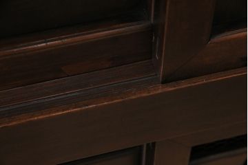 近江水屋箪笥の上段の見た目を変えずに綺麗にリペア!天板の補強。引き出し底板の張り替え。現状に近しい色味に着色し、ワックス仕上げ。(収納棚、食器棚、サイドボード、キャビネット)
