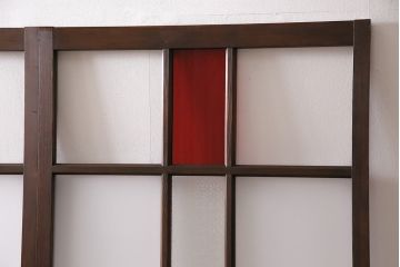 ガラス戸3枚をリペア&カスタム!クリアガラス、赤の色ガラス、すりガラス、花菱模様ガラスを組み入れ。引き手、戸車を取り付け。ウォルナットで着色し仕上げ。(引き戸、建具)