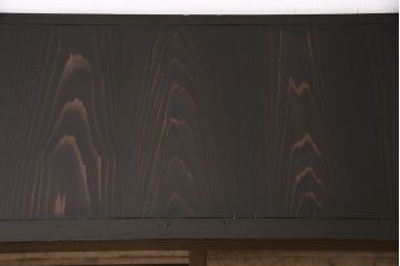 昭和初期の戸棚の見た目を変えずに綺麗にリペア!傷んだ木部の交換。建具はクリアガラスへ入れ替え。黒に近い茶色で着色し仕上げ。(収納棚、飾り棚、サイドボード)
